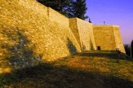 Mura di cinta Montescudo