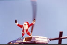 Babbo Natale arriva dal cielo a Rimini