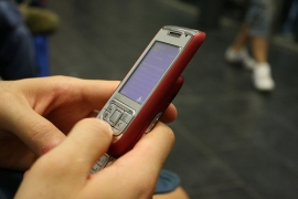 Il lancio del telefonino conquista la spiaggia