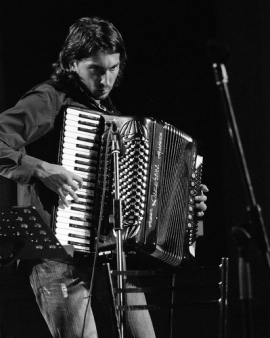 John De Leo in concerto al Madamadorè