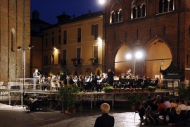 La banda Città di Forlì suona sotto le stelle