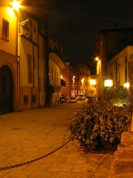 Piazza Amendola ritorna splendente