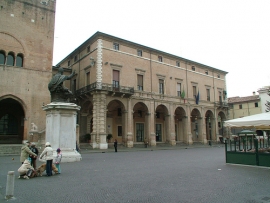Piazza Cavour diventa uno stadio
