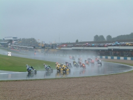 Bloccato il MotoGp, la pista va sott'acqua