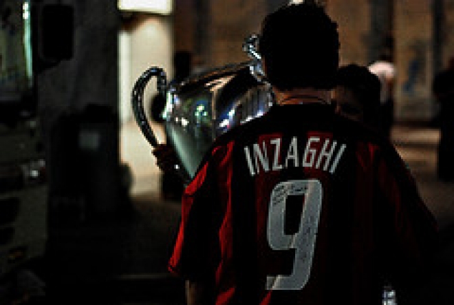 Pippo Inzaghi festeggia al papeete Pippo Inzaghi festeggia al papeete