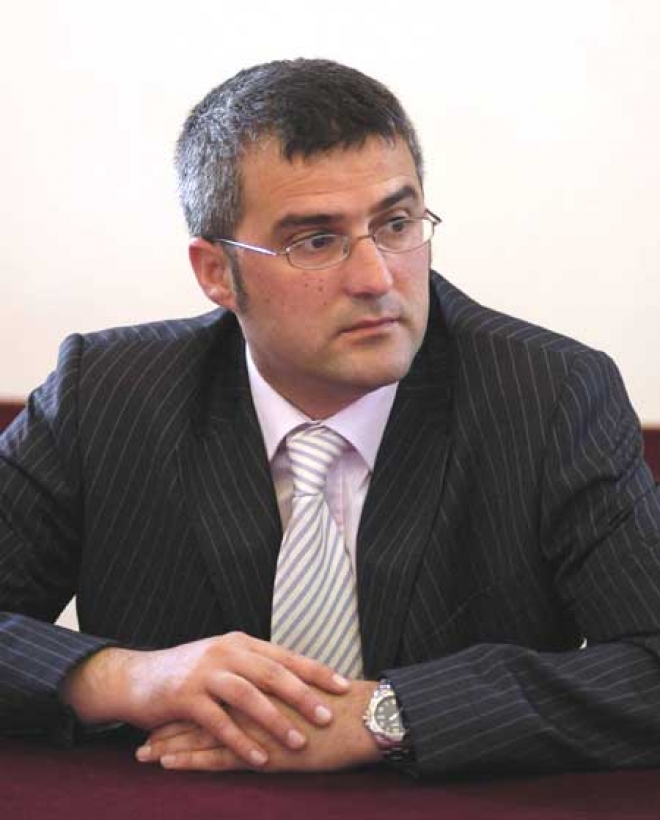 Stefano Vitali si congratula con il nuovo Presidente Fondazione Cassa di Risparmio Rimini Stefano Vitali si congratula con il nuovo Presidente Fondazione Cassa di Risparmio Rimini