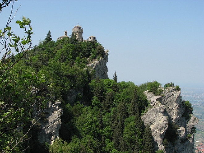 San Marino: Rocciatori bonificano il monte San Marino: Rocciatori bonificano il monte