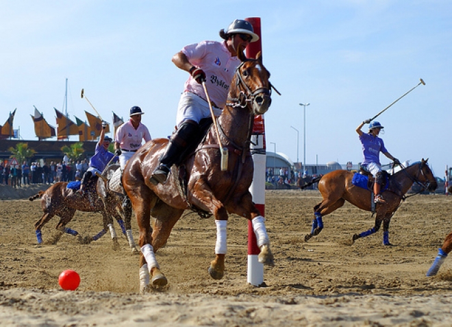 Spettacolo sportivo alla spiaggia di Rimini Spettacolo sportivo alla spiaggia di Rimini