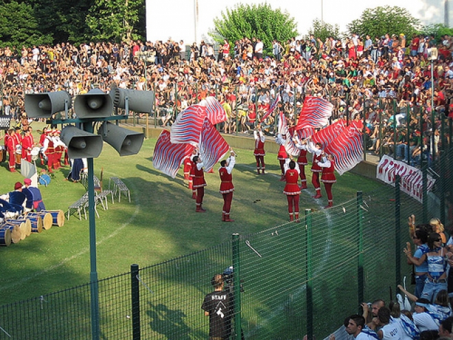 Vincono gli sbandieratori del Rione Rosso Vincono gli sbandieratori del Rione Rosso