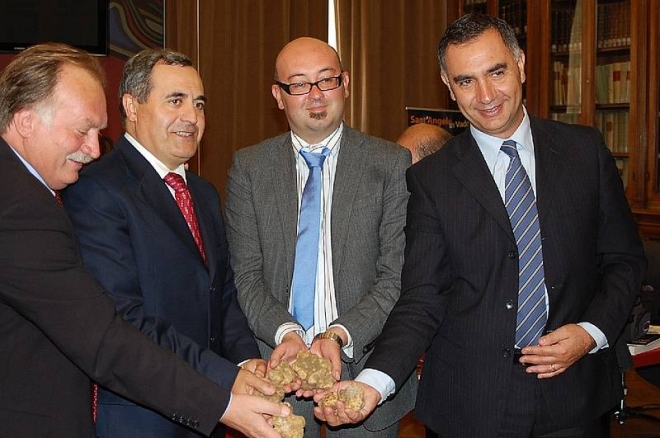 Vips a Sant'Angelo in Vado per il Tartufo d'Oro Vips a Sant'Angelo in Vado per il Tartufo d'Oro