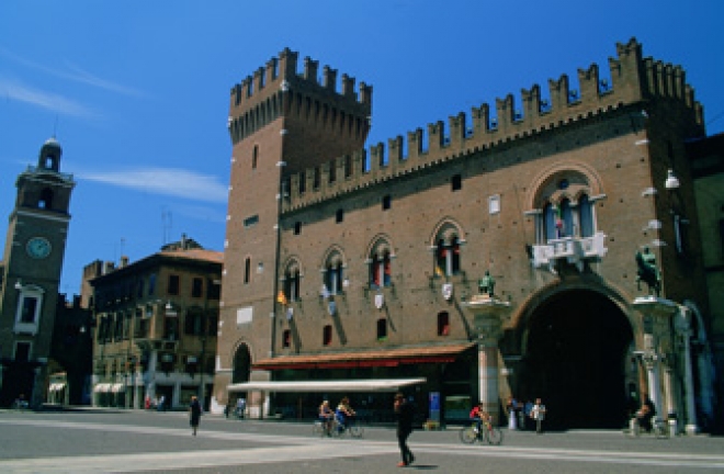 Visitare Ferrara: qui il palazzo Comunale Visitare Ferrara: qui il palazzo Comunale