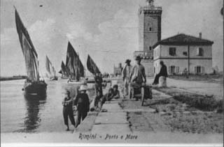 Operai del pesce a Rimini